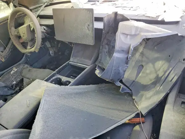 5YJ3E1EA6SF014611 2025 TESLA MODEL 3 - Image 8
