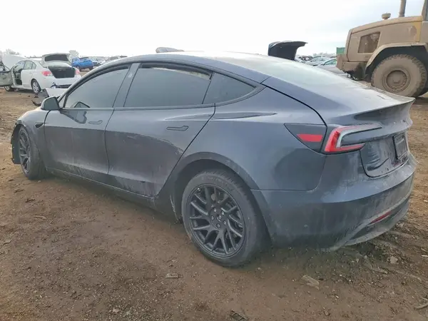 5YJ3E1EA6SF020764 2025 TESLA MODEL 3 - Image 2