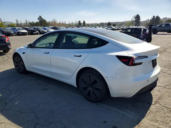 5YJ3E1EA6SF026077 2025 TESLA MODEL 3 - Image 2