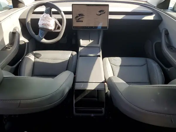 5YJ3E1EA6SF026077 2025 TESLA MODEL 3 - Image 8
