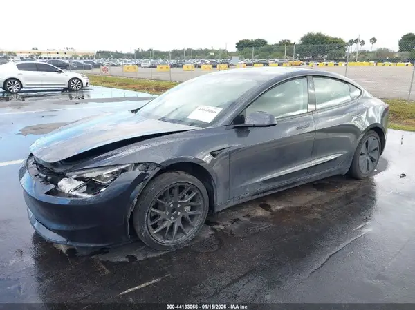 5YJ3E1EA6SF029500 2025 TESLA MODEL 3 - Image 2