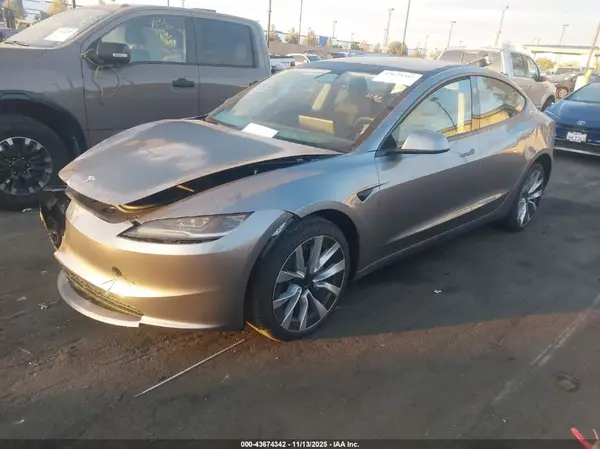 5YJ3E1EA6SF032672 2025 TESLA MODEL 3 - Image 2