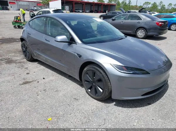 5YJ3E1EA6SF035121 2025 TESLA MODEL 3 - Image 1
