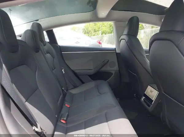 5YJ3E1EA6SF035121 2025 TESLA MODEL 3 - Image 8