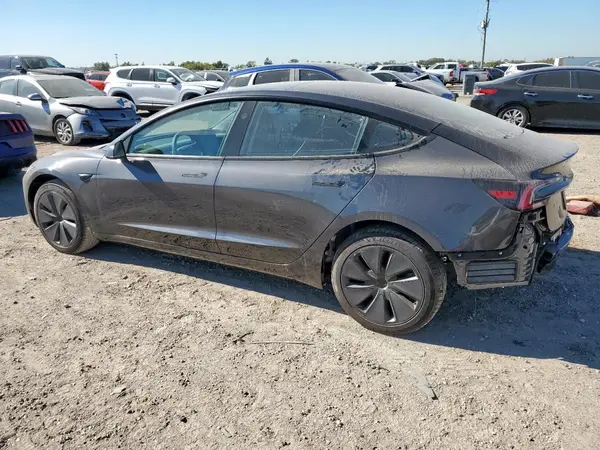 5YJ3E1EA6SF040092 2025 TESLA MODEL 3 - Image 2