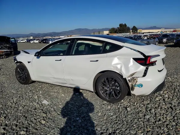 5YJ3E1EA6SF045678 2025 TESLA MODEL 3 - Image 2