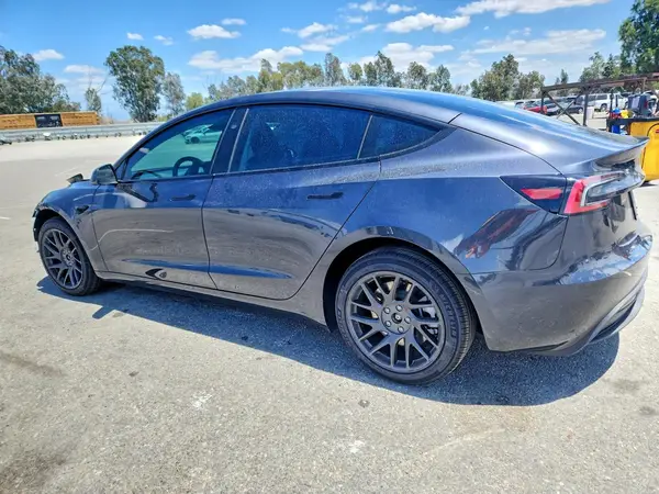 5YJ3E1EA6SF048435 2025 TESLA MODEL 3 - Image 2