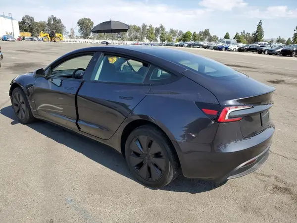 5YJ3E1EA6SF072203 2025 TESLA MODEL 3 - Image 2