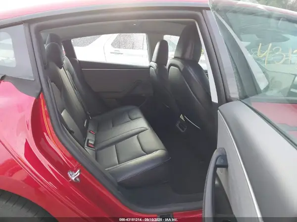 5YJ3E1EA6SF882589 2025 TESLA MODEL 3 - Image 8