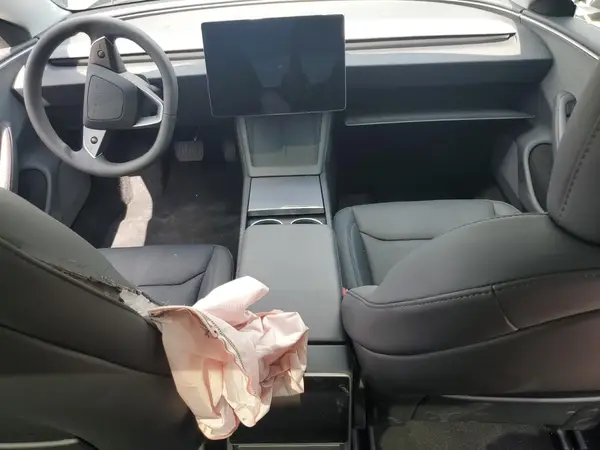 5YJ3E1EA6SF909483 2025 TESLA MODEL 3 - Image 8
