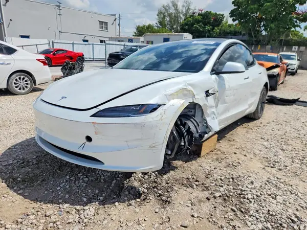5YJ3E1EA6SF933122 2025 TESLA MODEL 3 - Image 1