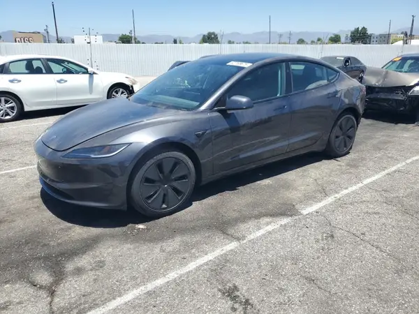 5YJ3E1EA6SF935985 2025 TESLA MODEL 3 - Image 1