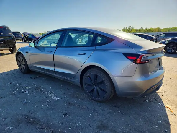 5YJ3E1EA6SF967304 2025 TESLA MODEL 3 - Image 2