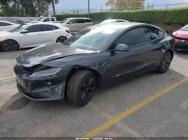 5YJ3E1EA6SF972339 2025 TESLA MODEL 3 - Image 2