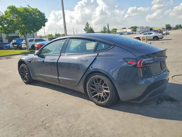 5YJ3E1EA6SF973832 2025 TESLA MODEL 3 - Image 2