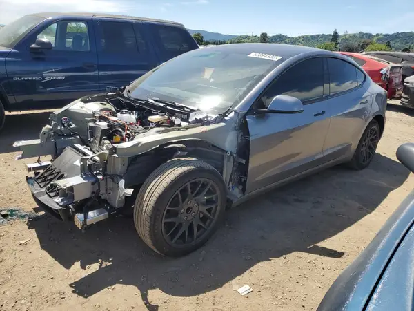 5YJ3E1EA6SF976908 2025 TESLA MODEL 3 - Image 1