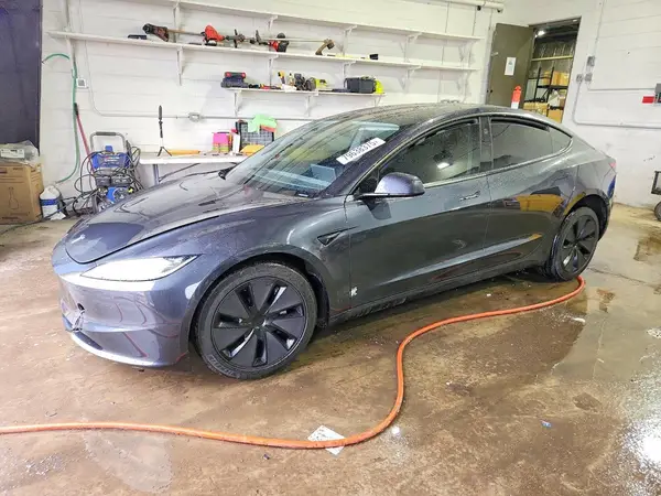 5YJ3E1EA6SF981638 2025 TESLA MODEL 3 - Image 1