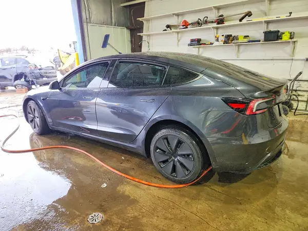 5YJ3E1EA6SF981638 2025 TESLA MODEL 3 - Image 2