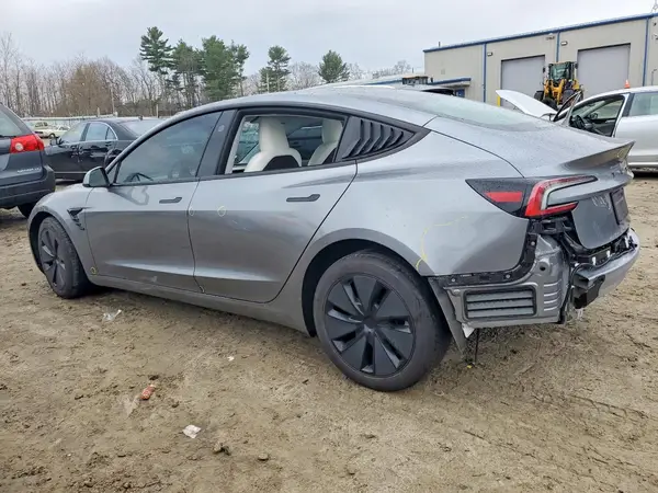 5YJ3E1EA6SF990842 2025 TESLA MODEL 3 - Image 2