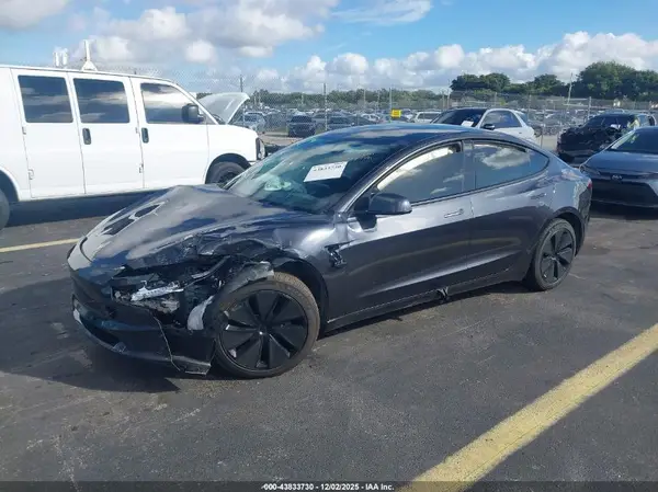 5YJ3E1EA6SF995328 2025 TESLA MODEL 3 - Image 2
