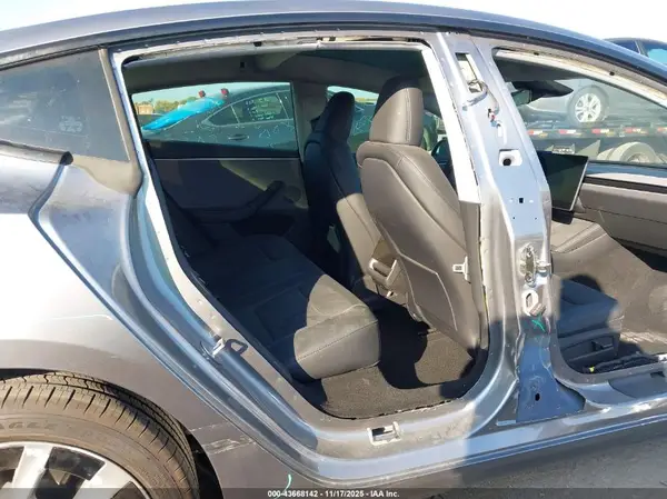 5YJ3E1EA6SF997953 2025 TESLA MODEL 3 - Image 8