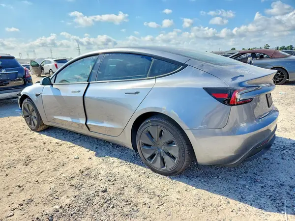 5YJ3E1EA6TF163683 2026 TESLA MODEL 3 - Image 2