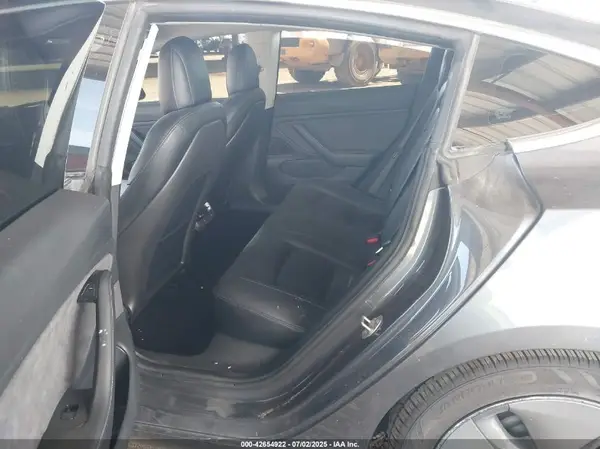 5YJ3E1EA7JF016480 2018 TESLA MODEL 3 - Image 8