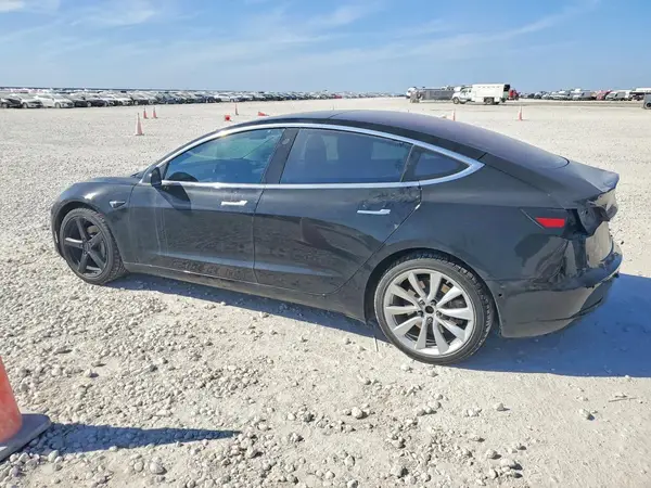 5YJ3E1EA7JF017483 2018 TESLA MODEL 3 - Image 2