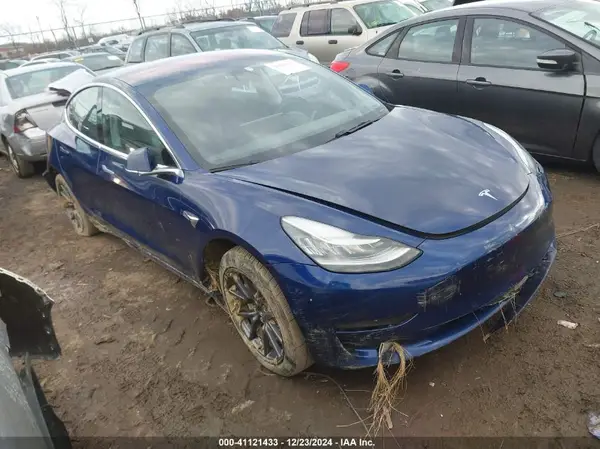 5YJ3E1EA7JF019380 2018 TESLA MODEL 3 - Image 1
