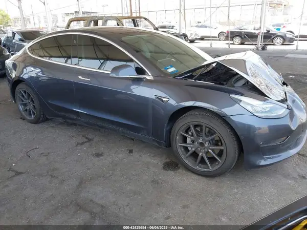 5YJ3E1EA7JF021792 2018 TESLA MODEL 3 - Image 1