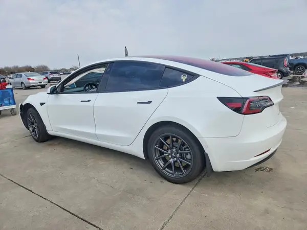 5YJ3E1EA7JF023381 2018 TESLA MODEL 3 - Image 2