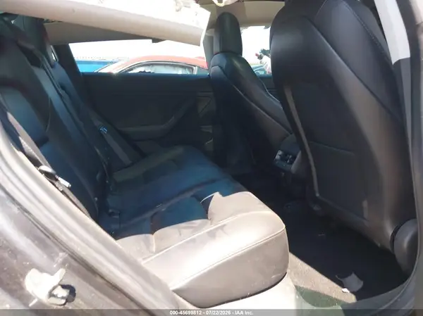 5YJ3E1EA7JF025700 2018 TESLA MODEL 3 - Image 8