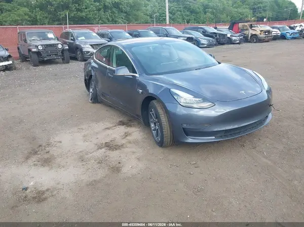 5YJ3E1EA7JF025762 2018 TESLA MODEL 3 - Image 1