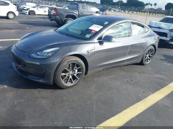 5YJ3E1EA7JF026779 2018 TESLA MODEL 3 - Image 2