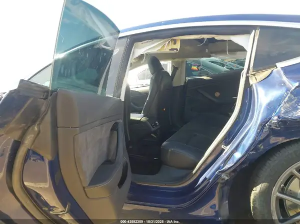 5YJ3E1EA7JF032632 2018 TESLA MODEL 3 - Image 8