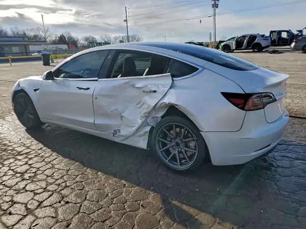 5YJ3E1EA7JF035420 2018 TESLA MODEL 3 - Image 2