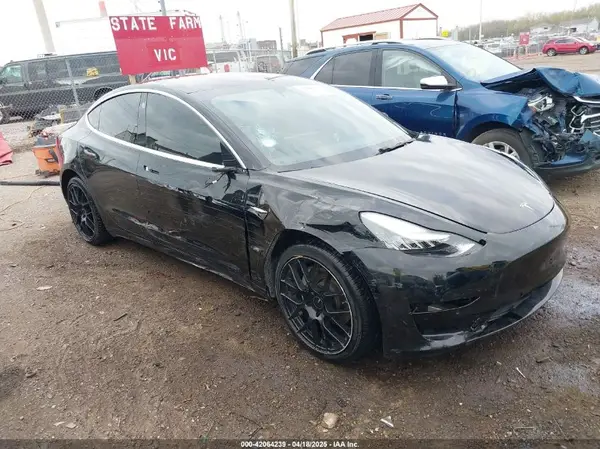 5YJ3E1EA7JF035546 2018 TESLA MODEL 3 - Image 1