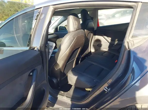 5YJ3E1EA7JF042433 2018 TESLA MODEL 3 - Image 8