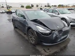5YJ3E1EA7JF045235 2018 TESLA MODEL 3