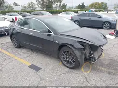 5YJ3E1EA7JF045526 2018 TESLA MODEL 3