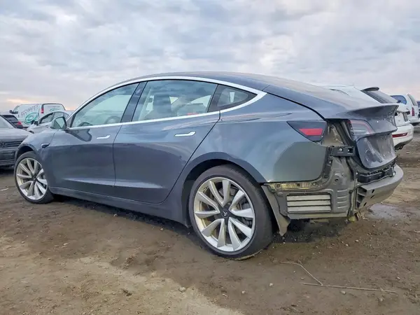 5YJ3E1EA7JF046496 2018 TESLA MODEL 3 - Image 2
