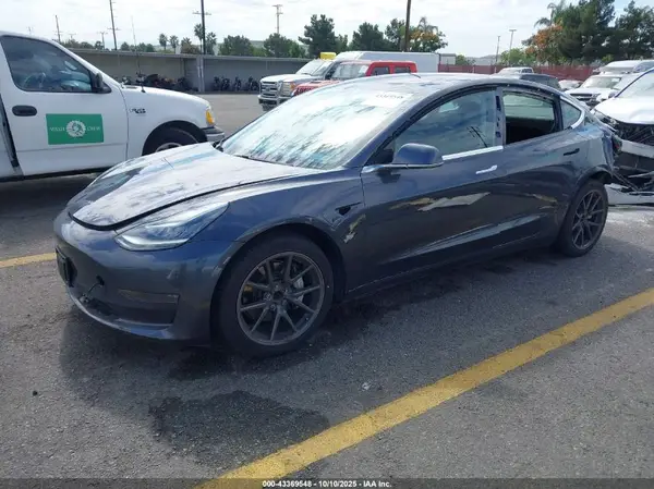 5YJ3E1EA7JF047485 2018 TESLA MODEL 3 - Image 2