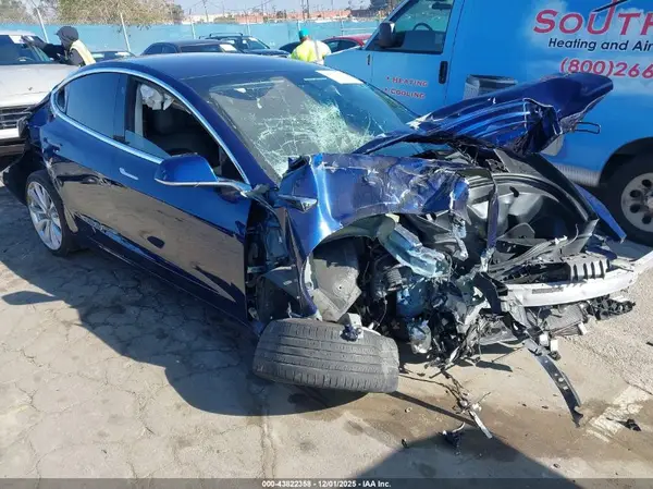 5YJ3E1EA7JF053027 2018 TESLA MODEL 3 - Image 1