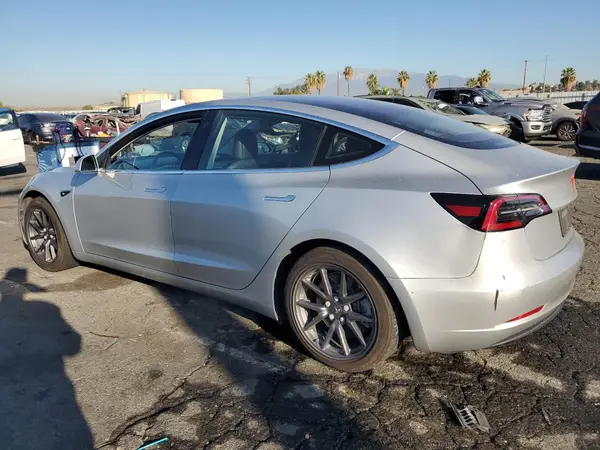 5YJ3E1EA7JF058745 2018 TESLA MODEL 3 - Image 2