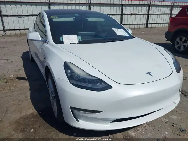 5YJ3E1EA7JF108754 2018 TESLA MODEL 3 - Image 1
