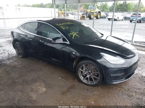 5YJ3E1EA7JF122976 2018 TESLA MODEL 3 - Image 1