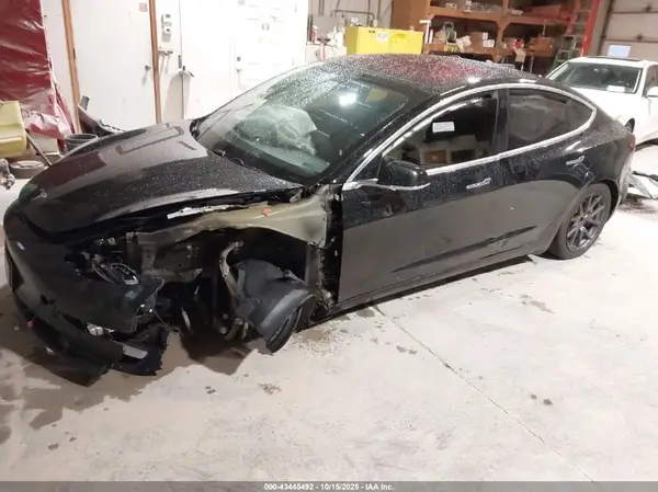 5YJ3E1EA7JF123271 2018 TESLA MODEL 3 - Image 2