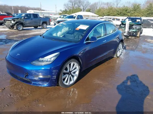 5YJ3E1EA7JF124999 2018 TESLA MODEL 3 - Image 2