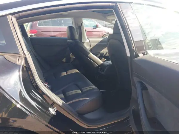 5YJ3E1EA7JF135825 2018 TESLA MODEL 3 - Image 8