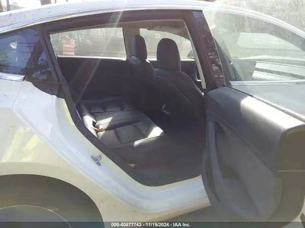 5YJ3E1EA7JF151636 2018 TESLA MODEL 3 - Image 8